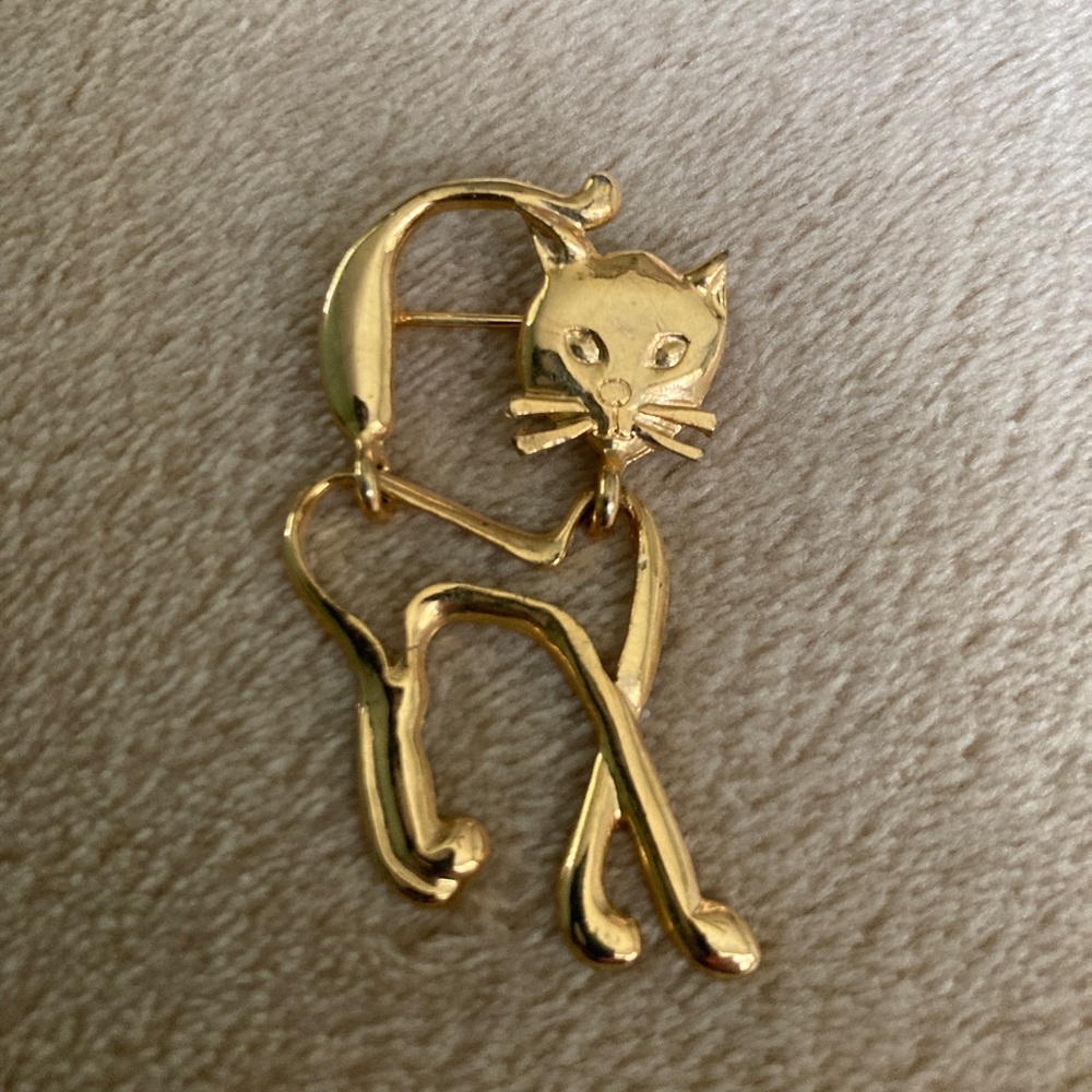 ☘️VTG Cat Brooch Gold Tone Hinged
